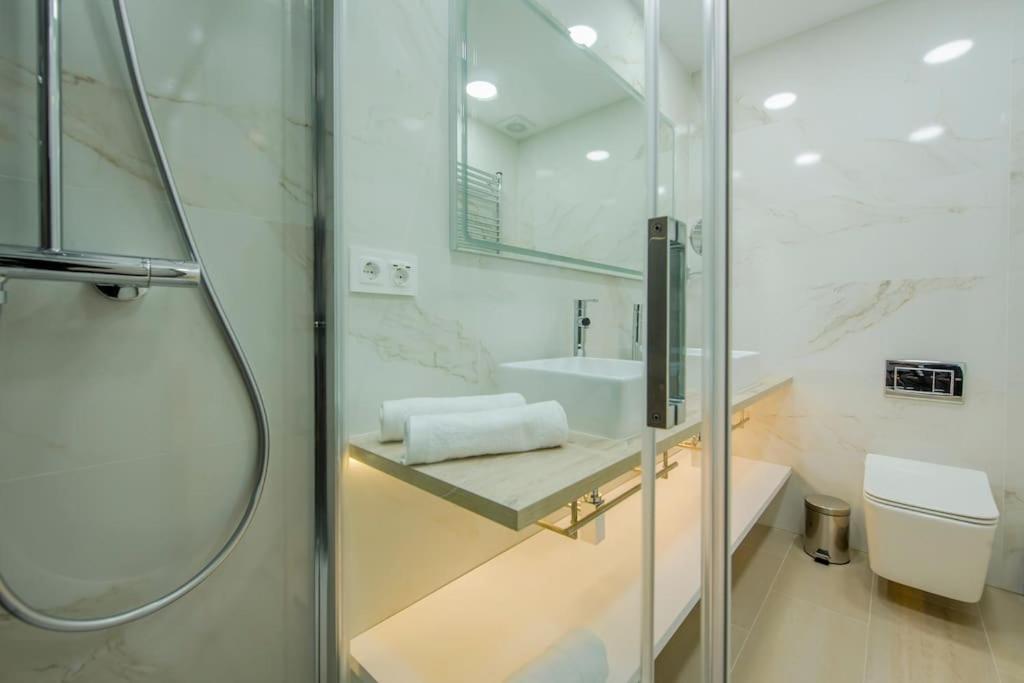 Suara Apartamentos 2 马德里 外观 照片